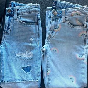 2 Gap Kid Jeans 👧🏻 🌈🦄 Rainbow Girlfriend Jean + Distressed Jean 👖